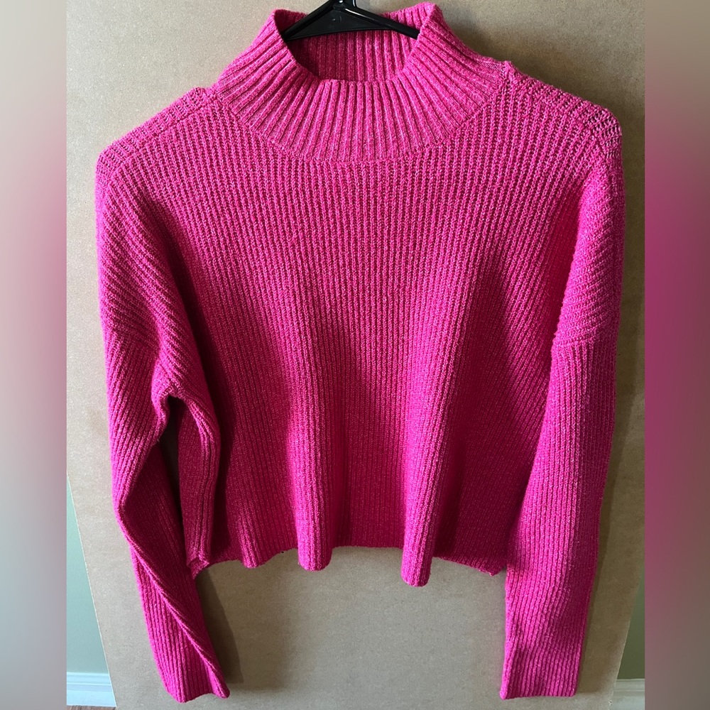 HOT PINK CROPPED SWEATER